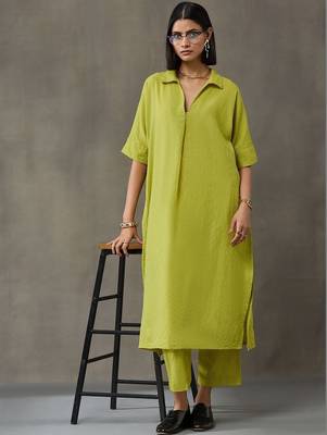 classic women embroidered regular thread work kurta with trousers 3