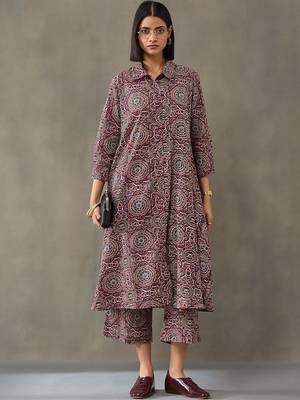 contemporary women floral printed regular cotton kurta with trousers 1