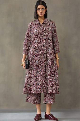 contemporary women floral printed regular cotton kurta with trousers