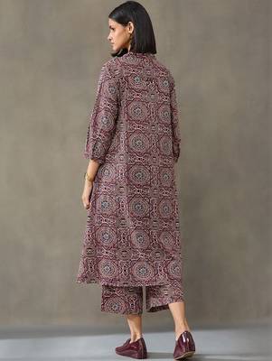 contemporary women floral printed regular cotton kurta with trousers 2