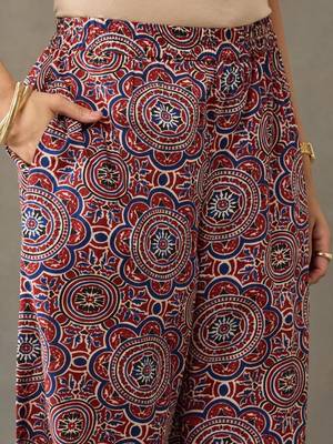 contemporary women floral printed regular cotton kurta with trousers 4