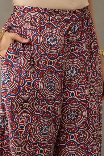 contemporary women floral printed regular cotton kurta with trousers
