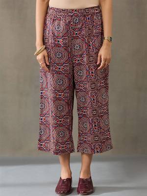 contemporary women floral printed regular cotton kurta with trousers 6