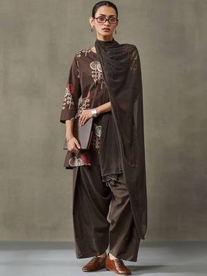 formal women floral printed regular cotton kurta with palazzos 1