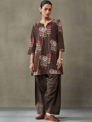 formal women floral printed regular cotton kurta with palazzos 4