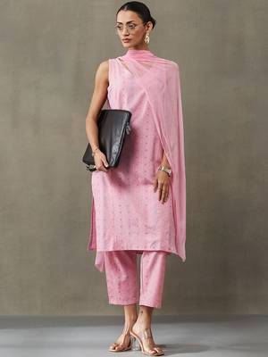 classic women ethnic motifs printed regular cotton kurta with palazzos & with dupatta 1
