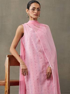 classic women ethnic motifs printed regular cotton kurta with palazzos & with dupatta 3