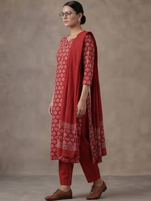 everyday women floral printed regular gotta patti cotton kurta with trousers & with dupatta 3