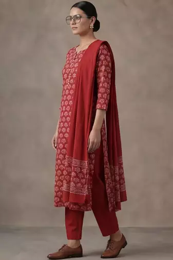 everyday women floral printed regular gotta patti cotton kurta with trousers & with dupatta