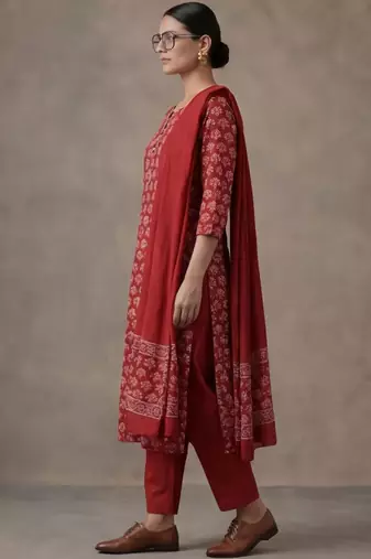 everyday women floral printed regular gotta patti cotton kurta with trousers & with dupatta