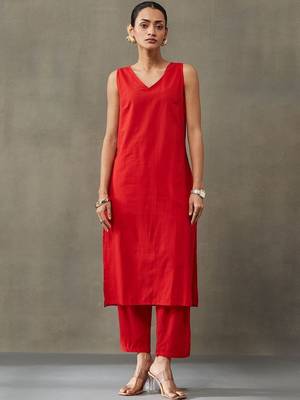 smart women layered cotton kurta with trousers & with dupatta 4