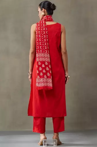 smart women layered cotton kurta with trousers & with dupatta