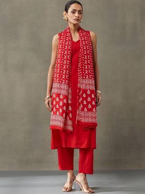 smart women layered cotton kurta with trousers & with dupatta 6