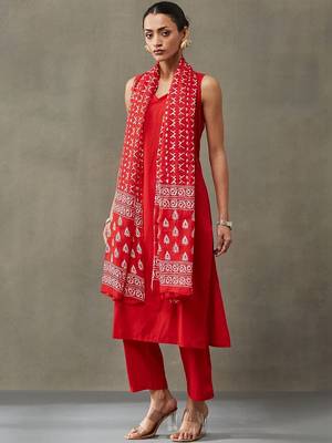 smart women layered cotton kurta with trousers & with dupatta 7