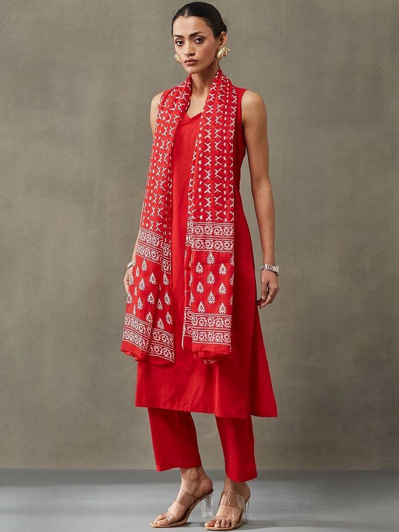 smart women layered cotton kurta with trousers & with dupatta