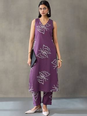 classic women floral printed regular thread work cotton kurta with trousers & with dupatta 1