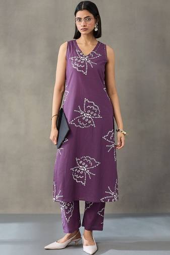 classic women floral printed regular thread work cotton kurta with trousers & with dupatta
