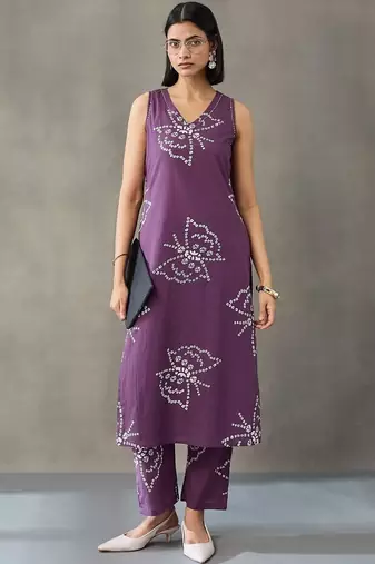 classic women floral printed regular thread work cotton kurta with trousers & with dupatta