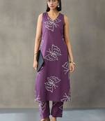 classic women floral printed regular thread work cotton kurta with trousers & with dupatta