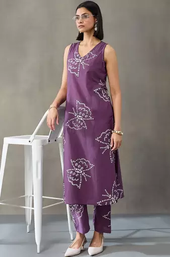 classic women floral printed regular thread work cotton kurta with trousers & with dupatta