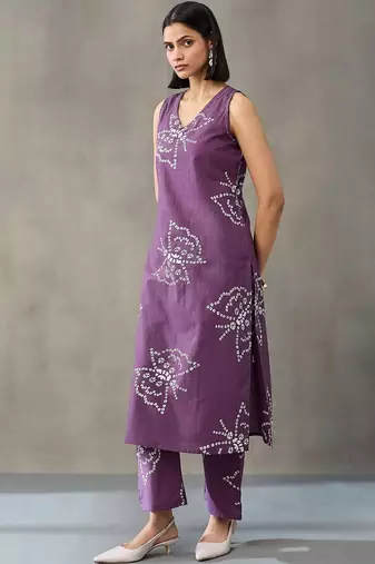 classic women floral printed regular thread work cotton kurta with trousers & with dupatta