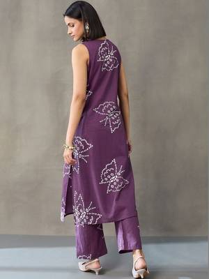 classic women floral printed regular thread work cotton kurta with trousers & with dupatta 4