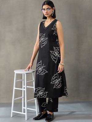 office floral printed regular thread work cotton kurta with trousers with dupatta 1