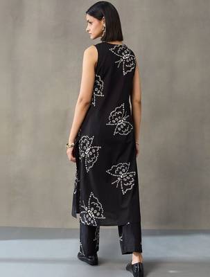 office floral printed regular thread work cotton kurta with trousers with dupatta 4