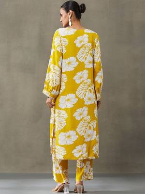 structured women floral printed regular gotta patti kurta with palazzos 5