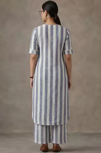 classic women printed regular kurta with palazzos