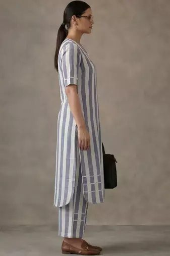 classic women printed regular kurta with palazzos