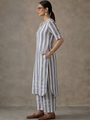 classic women printed regular kurta with palazzos 4