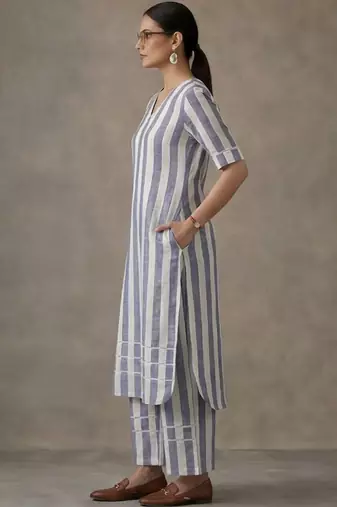 classic women printed regular kurta with palazzos