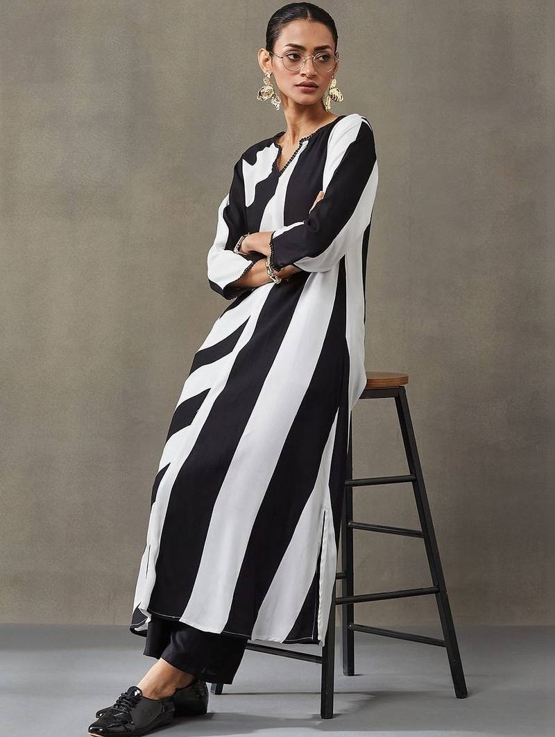 structured women printed regular gotta patti kurta with trousers