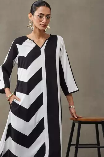 structured women printed regular gotta patti kurta with trousers