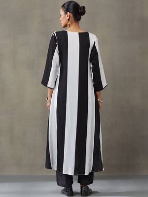 structured women printed regular gotta patti kurta with trousers 5