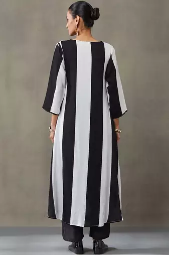 structured women printed regular gotta patti kurta with trousers
