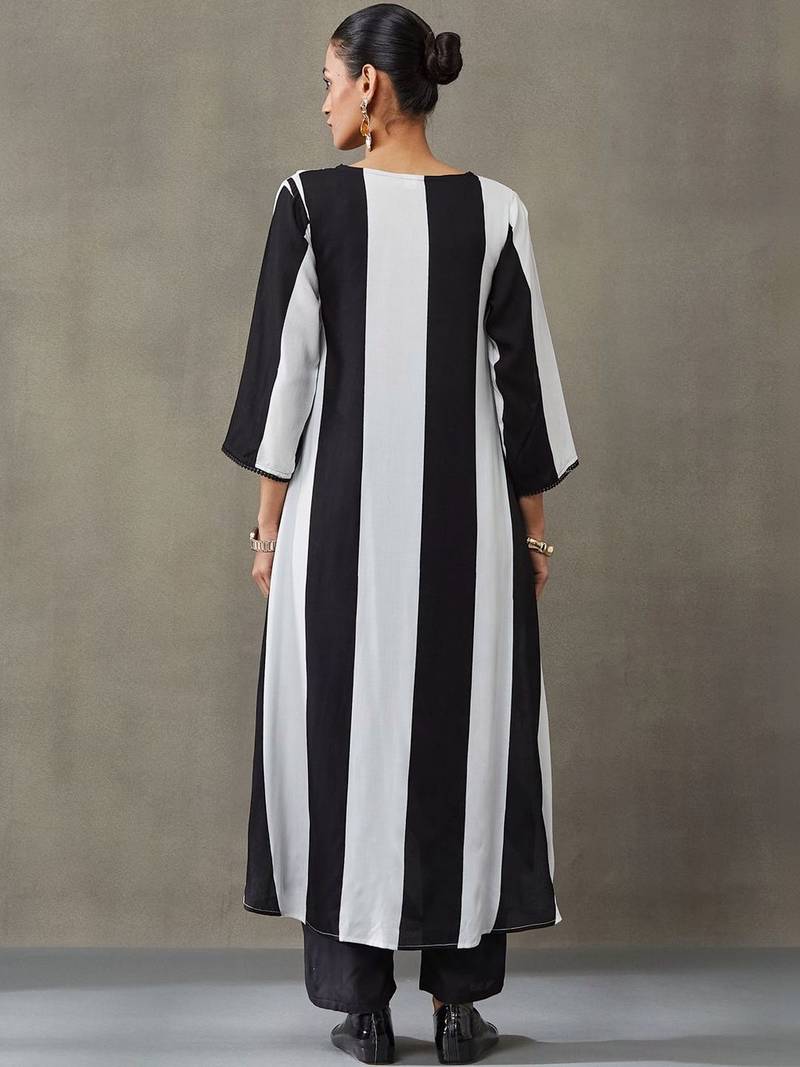 structured women printed regular gotta patti kurta with trousers