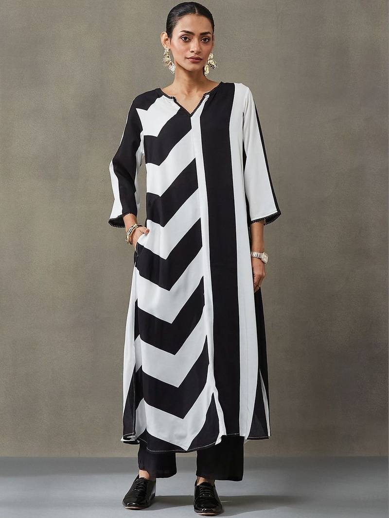structured women printed regular gotta patti kurta with trousers