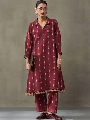 smart women floral printed regular cotton kurta with trousers 1