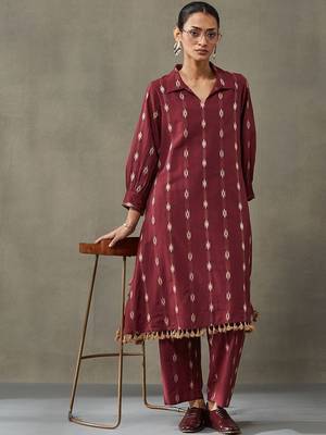 smart women floral printed regular cotton kurta with trousers 3