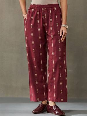 smart women floral printed regular cotton kurta with trousers 4