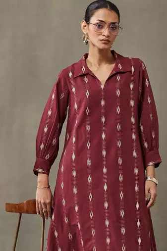 smart women floral printed regular cotton kurta with trousers