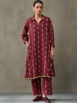 smart women floral printed regular cotton kurta with trousers 7