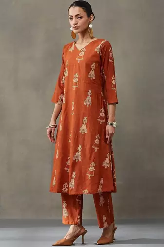 smart women ethnic motifs printed regular cotton kurta with trousers