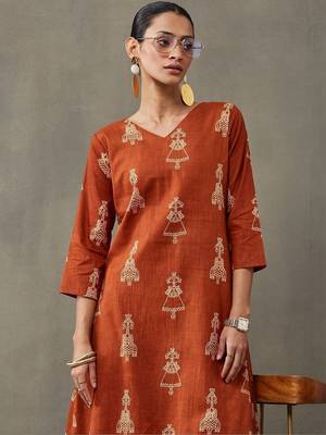 smart women ethnic motifs printed regular cotton kurta with trousers 3