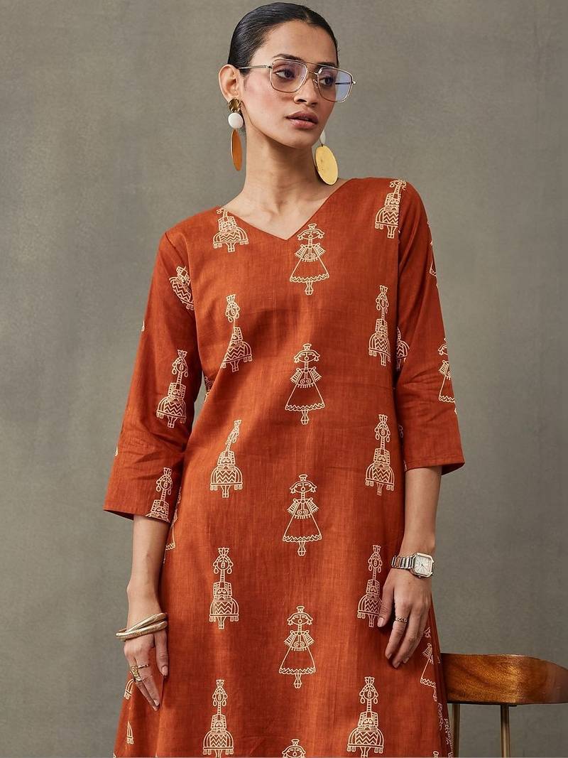 smart women ethnic motifs printed regular cotton kurta with trousers