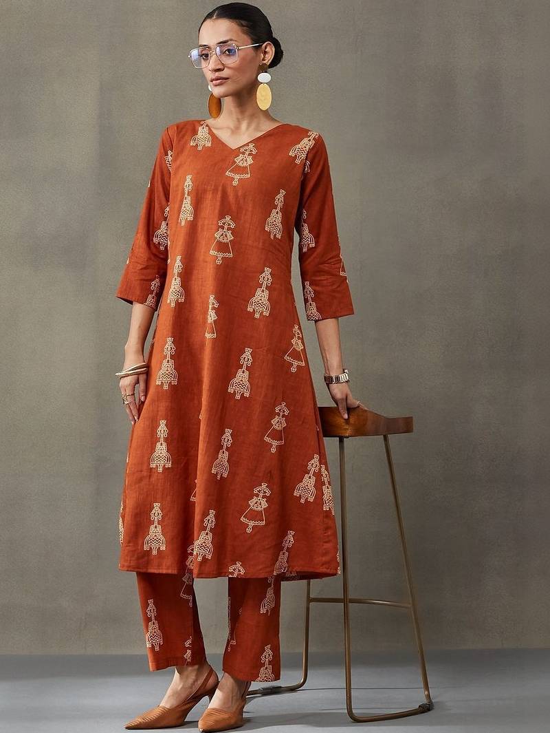 smart women ethnic motifs printed regular cotton kurta with trousers