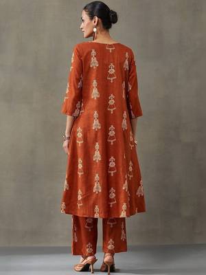 smart women ethnic motifs printed regular cotton kurta with trousers 6