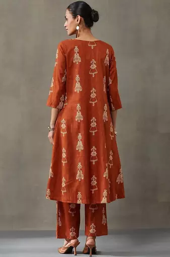 smart women ethnic motifs printed regular cotton kurta with trousers